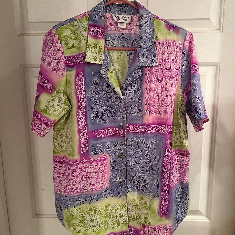 Maggie Sweet button up blouse. Size small